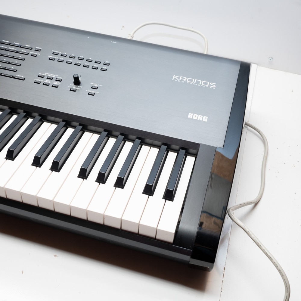 Korg Kronos 73 Synthesizer Workstation V3.1.4