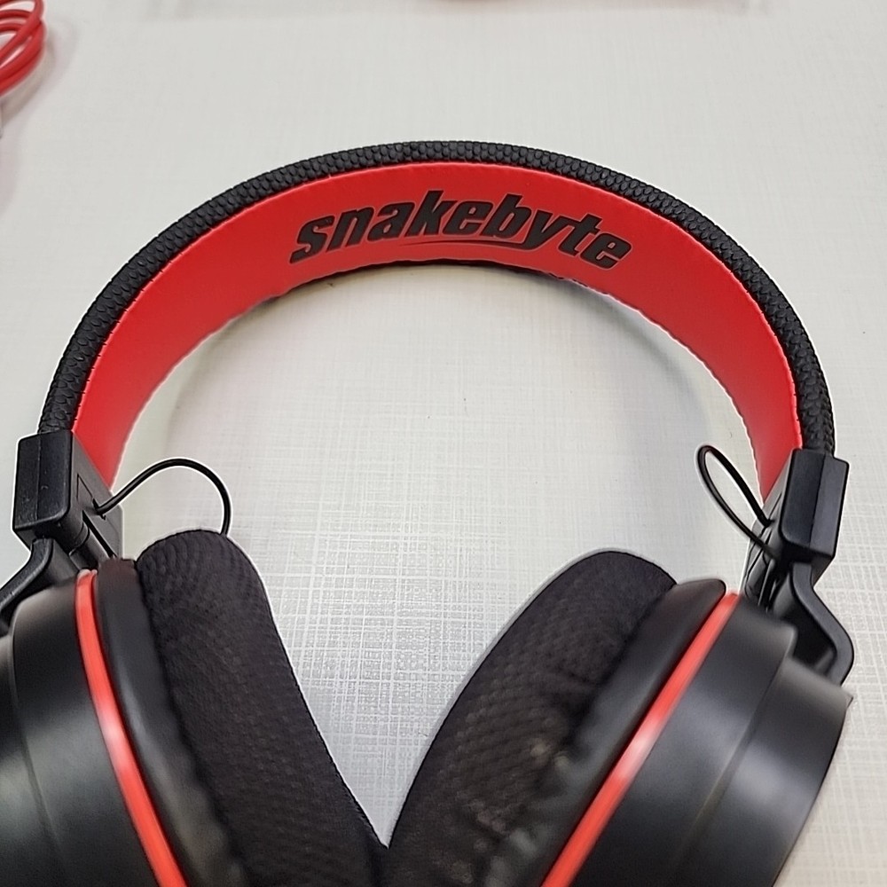 Nintendo Switch Snakebyte Gamer: KIT S, sound and protect. NO SCREEN PROTECTOR