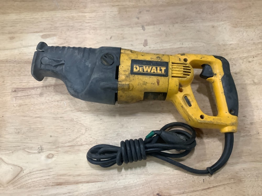 DeWalt DW311 120V Type 2 Variable Speed Reciprocating Saw BAD CHUCK