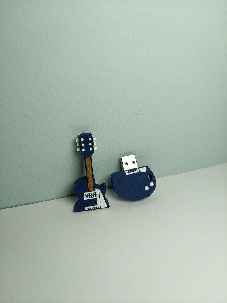 32 Gigabyte Flash Guitar USB 2.0 Flash Drive Storage