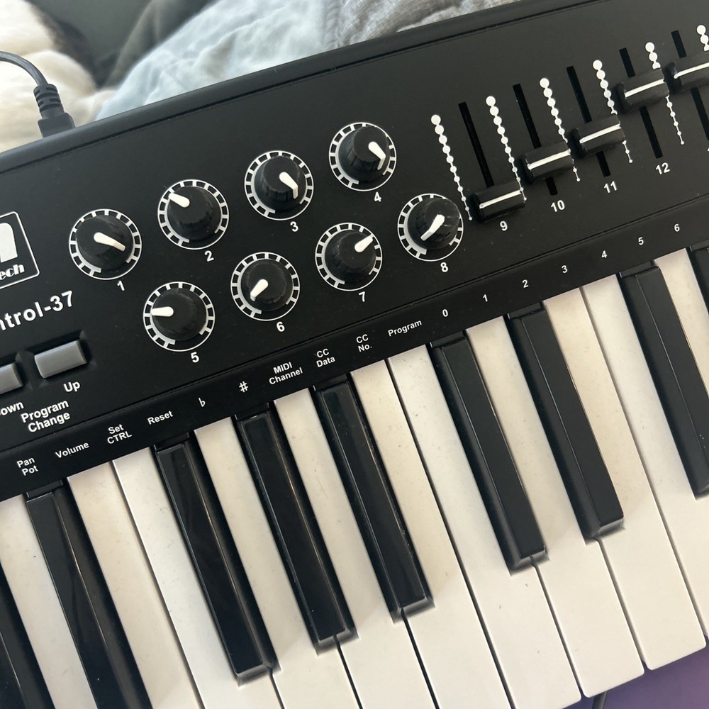 Miditech i2 Control 37 MIDI Controller Keyboard Tested Working