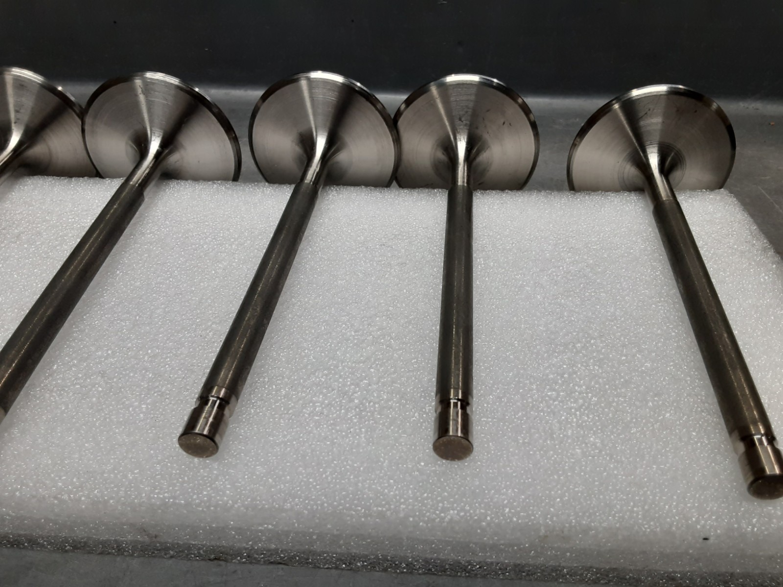 8 Del West 2.250x11/32x5.475 Titanium Intake Valves