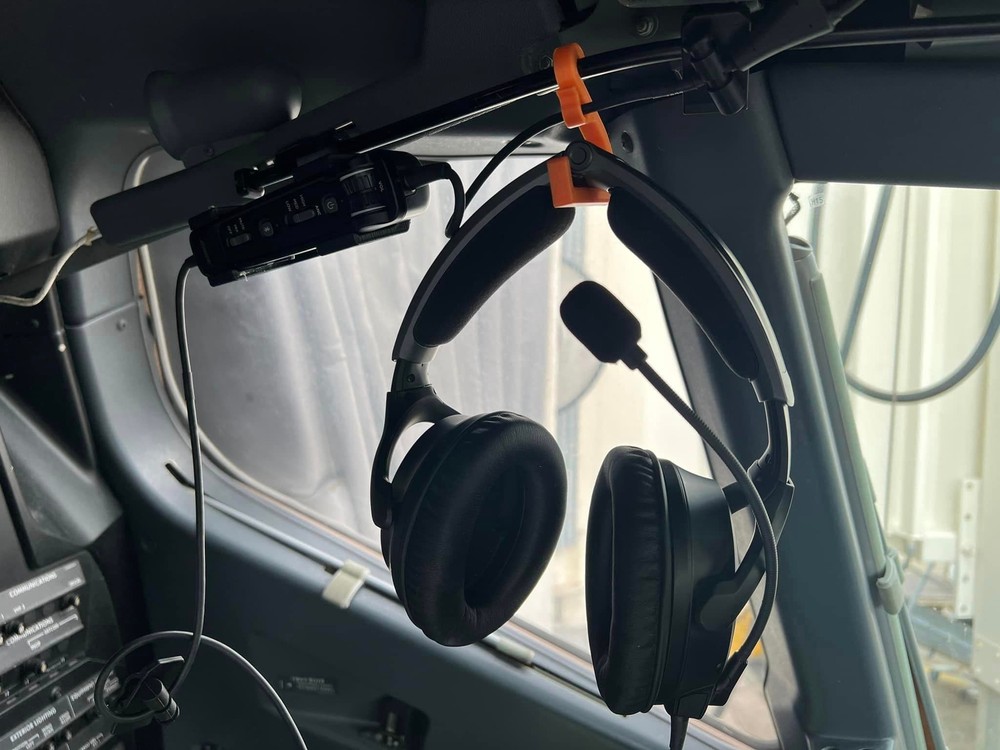 Bose A30 Boeing 737 Headset Control Hanger and Hook Set Horizontal Orientation -