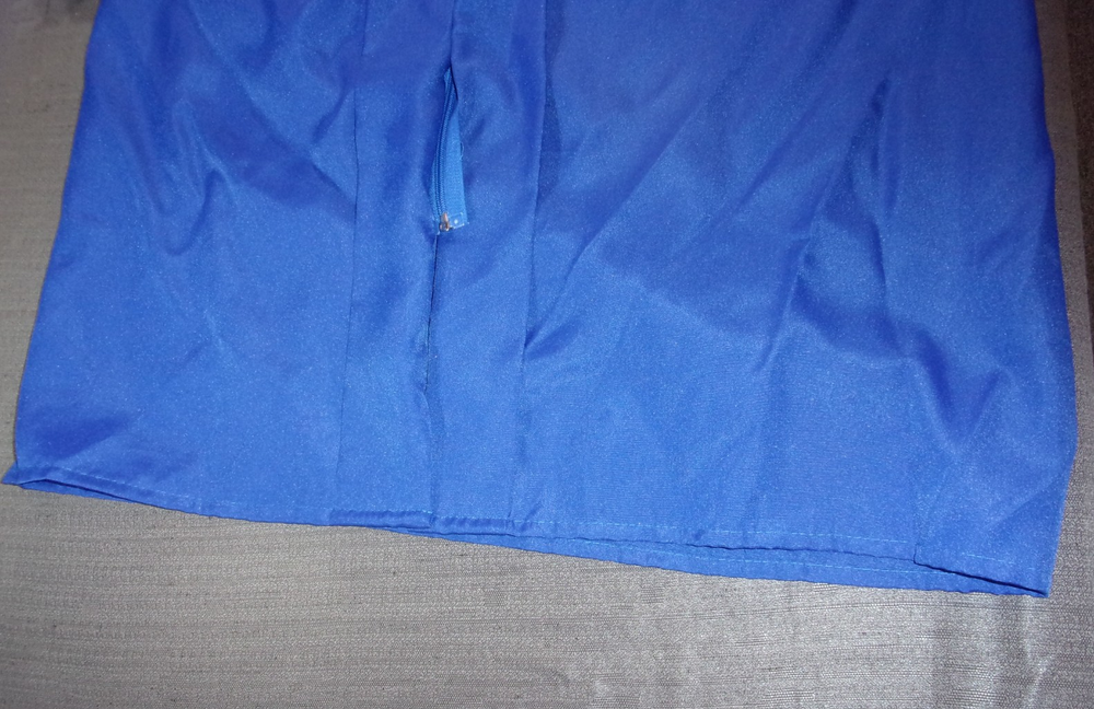 JOSTENS BLUE SIZE 5'1"- 5'3" 100% POLYESTER SCHOOL GRADUTATION GOWN