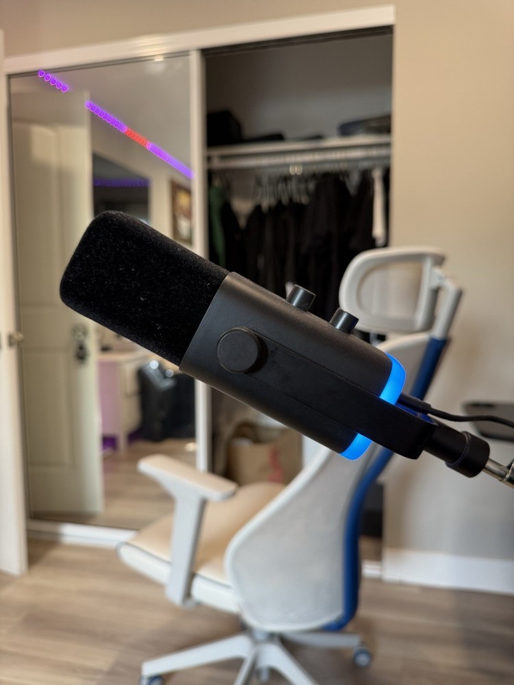 Fifine USB Dynamic Microphone for Podcast, Gaming , Streaming with RGB Light