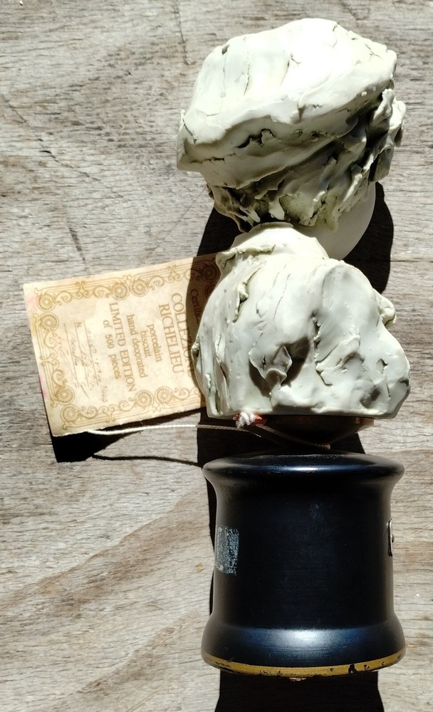 G. Viseutin Bust Statue