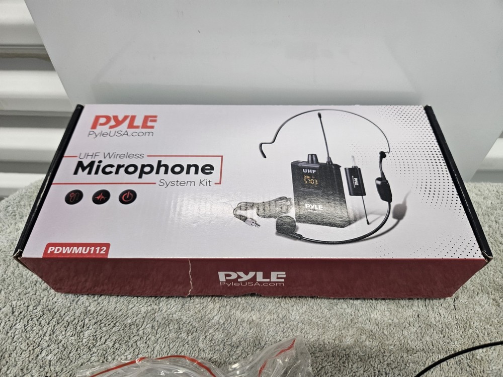 Pyle UHF Wireless Microphone System Kit LED Digital Display Screens PDWMU112