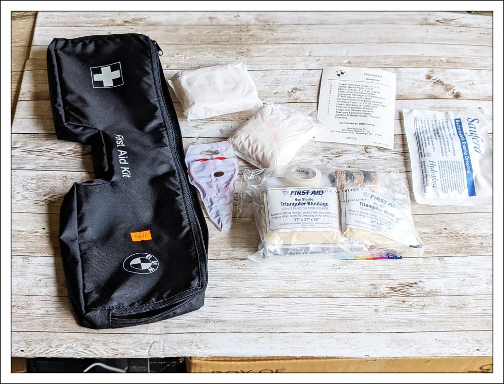 ✅ BMW E60/E65 5 and 7 series first aid kit OEM