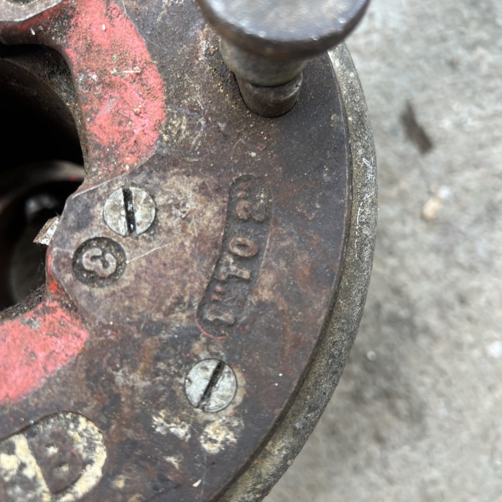 NYE WAYNE 1in to 2in Adjustable Ratcheting Pipe Threader with die