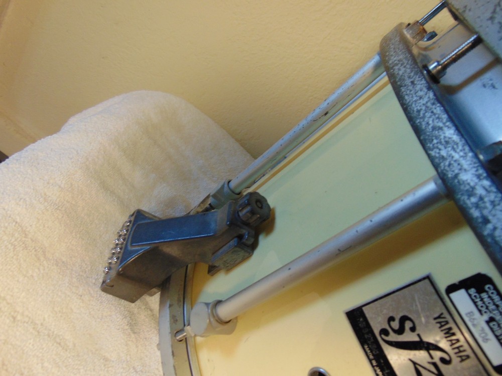 YAMAHA SFZ MARCHING SNARE DRUM w/ CASE