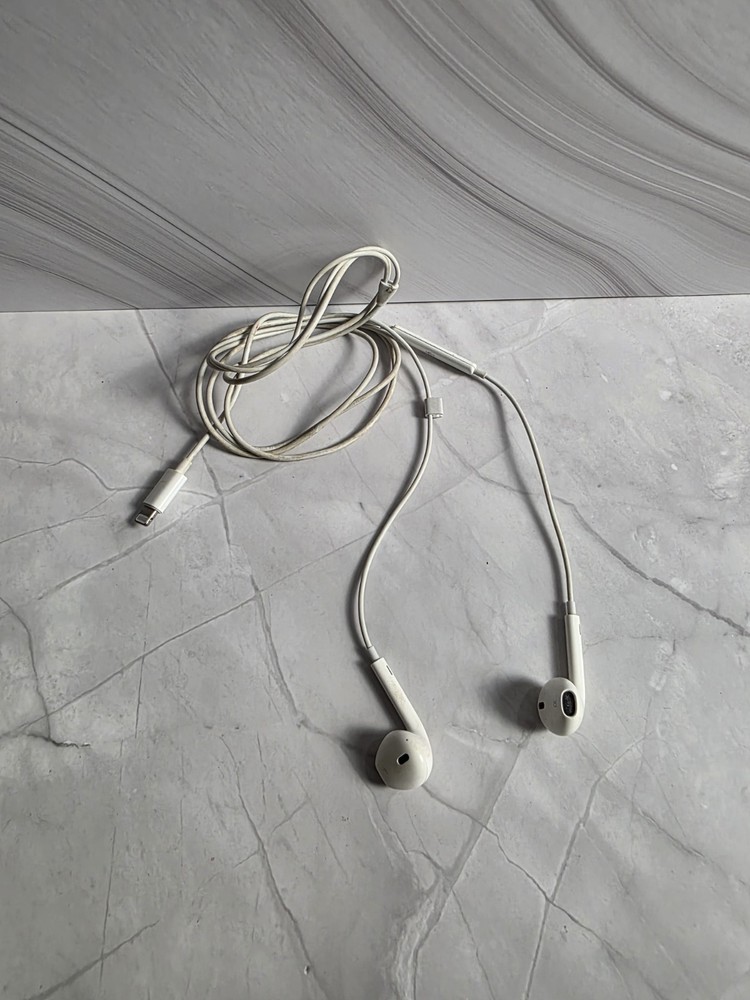 Apple EarPods Lightning Wired Headphones for iPhone – Tested Working – Used