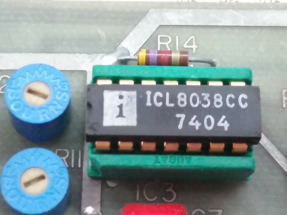UHF MULTI REPEATER CONTROL MODEL PC-300 + ACOPIAN D15-35 POWER MODULE