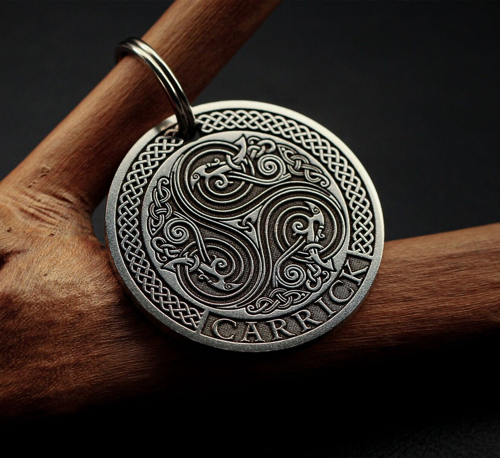 Carrick Celtic Knot Engraved Silver Pet Tag - Timeless Elegance