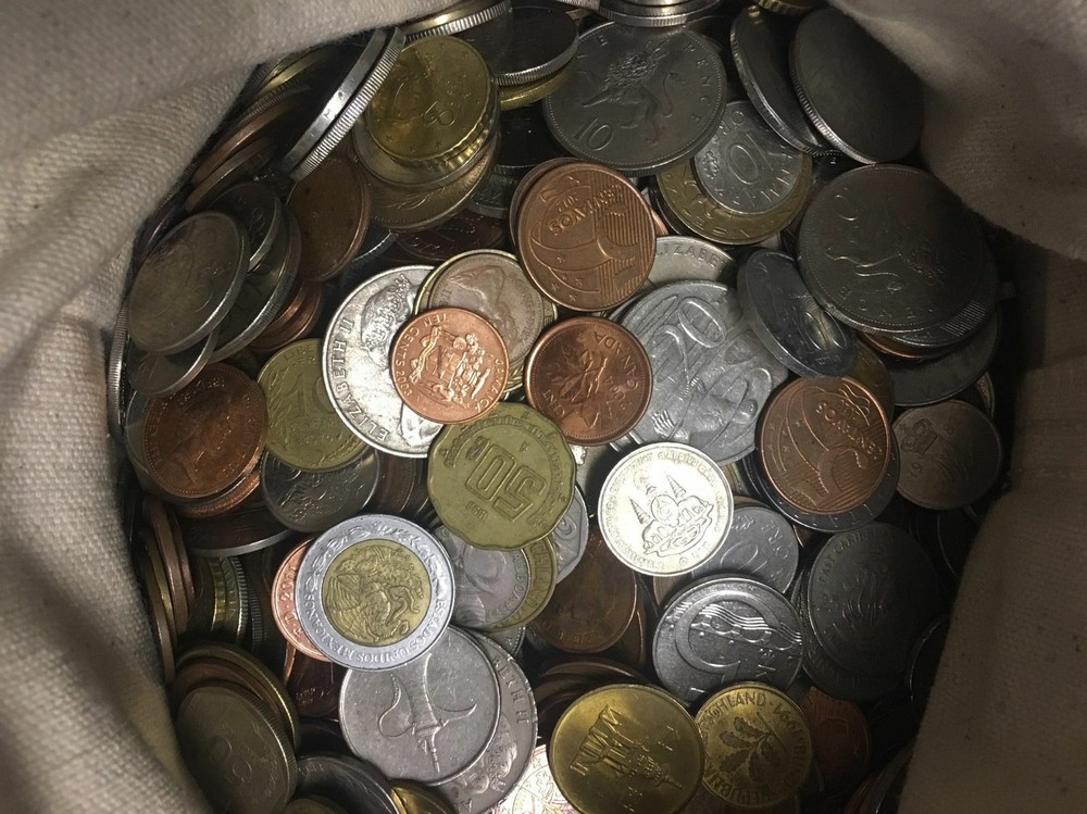 Bulk Lot 25 FOREIGN WORLD COINS + 7 Bank Notes ..........