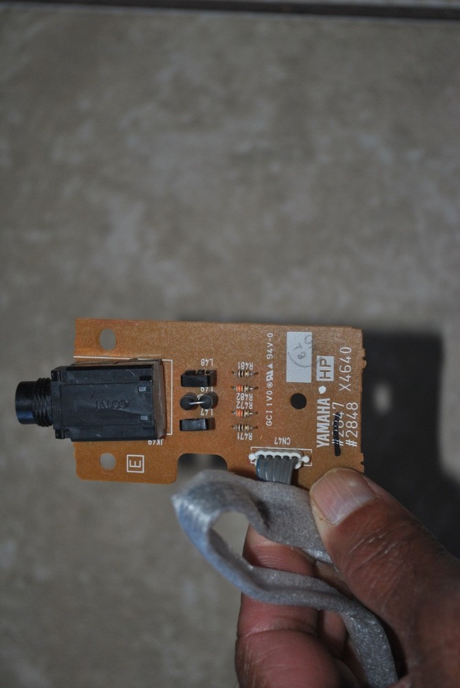 yamaha x4640 headphone jack