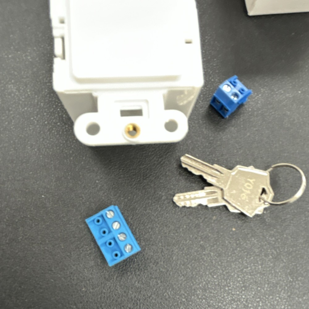 TacTouch TT-K3M-W Lockable Wall Key Switch White Plastic Metal Control Panel