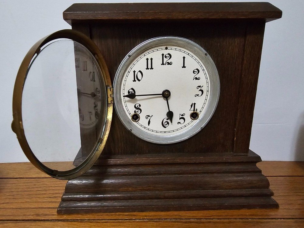 VINTAGE INGRAHAM WOOD MANTEL CLOCK ( SEE DESCRIPTION)