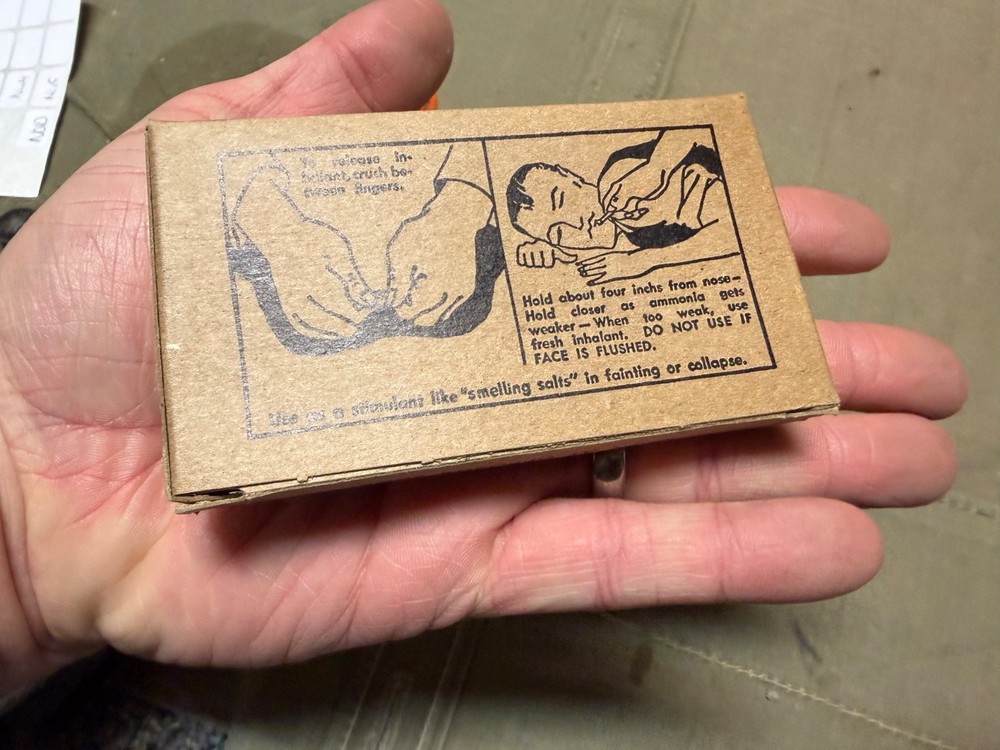 ORIGINAL POST WWII KOREAN WAR US ARMY MEDIC MEDICAL AMMONIA INHALANTS SOLUTION