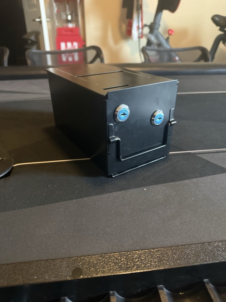 Professional Poker Table With Automatic Shuffler