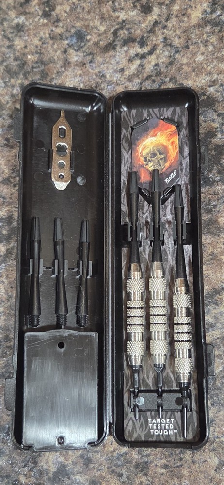 Fat Cat Dart Set 3 Pack Skull Black