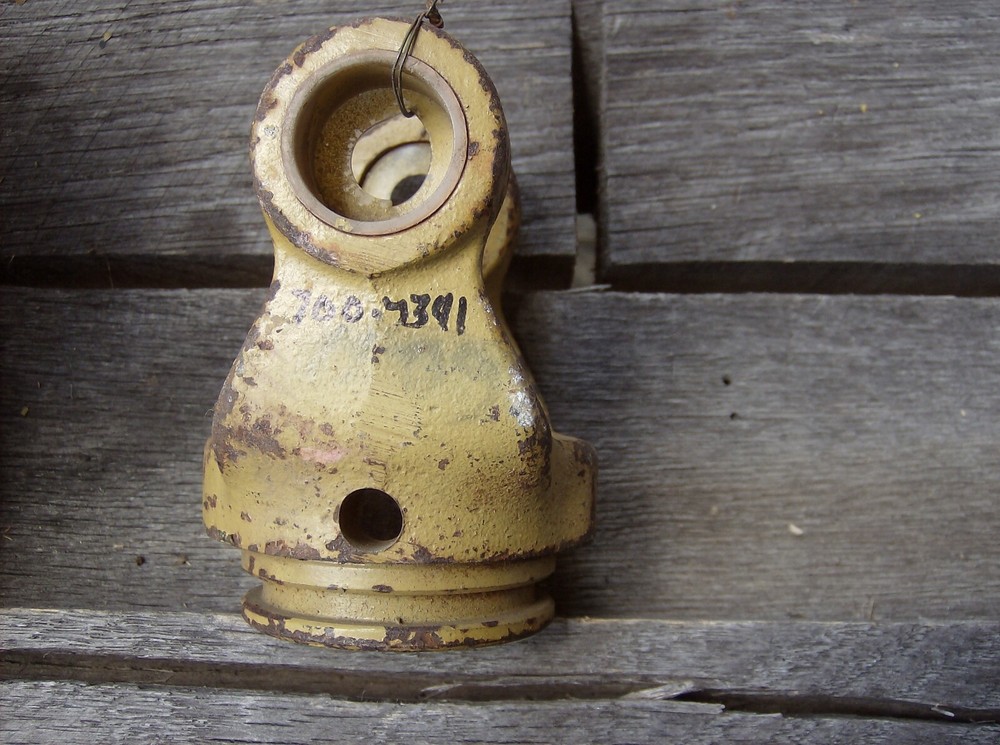 700-7341 IMPLEMENT YOKE MASSEY FERGUSON