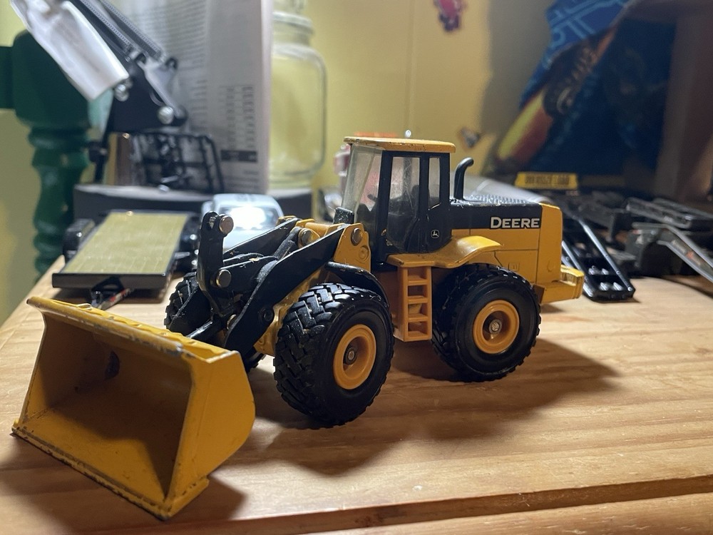 Ertl Loader lot (rough shape)