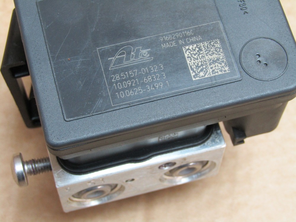 Triumph Street Triple RS 2017 ABS pump control module (15040)