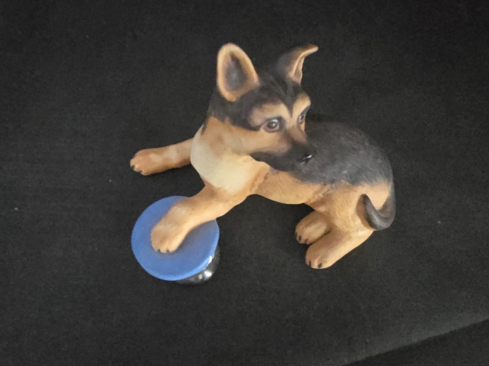 1987 The Franklin Mint German Shepherd Figurine