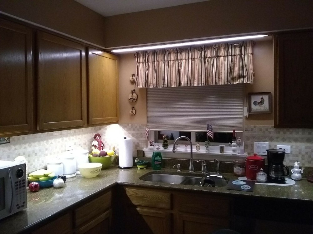 KitchenLEDs, easy Do It Yourself under cabinet lights