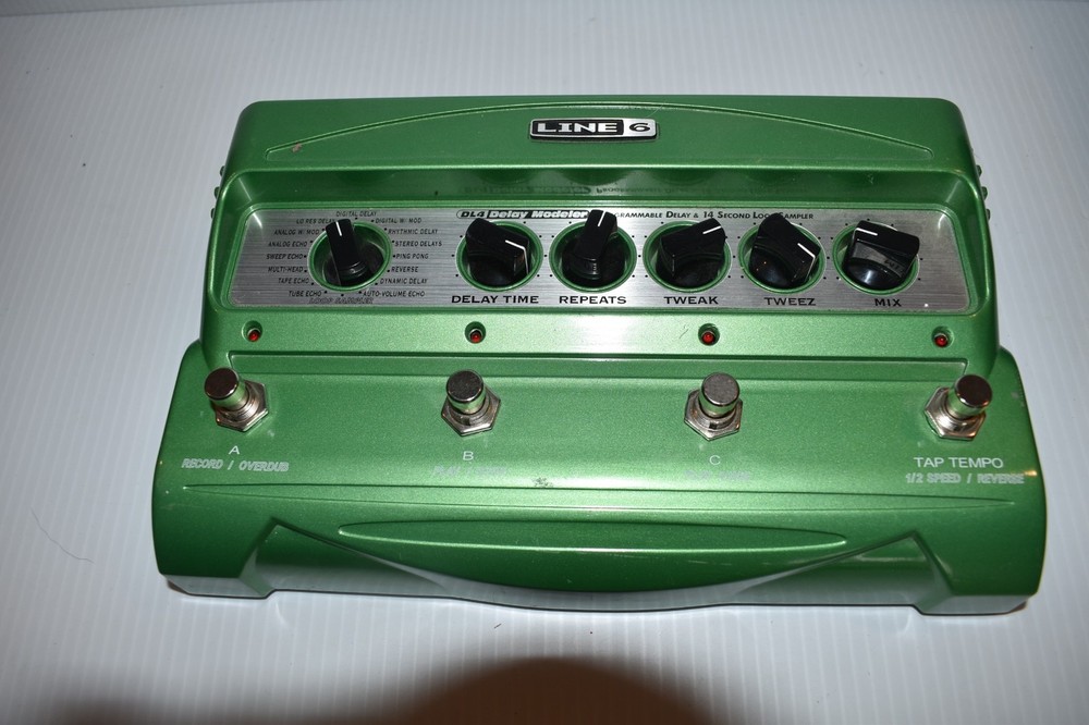 LINE 6 DL4 Stompbox Delay Modeler Guitar Effects Pedal Multi-Effect Unit  (MYA9)