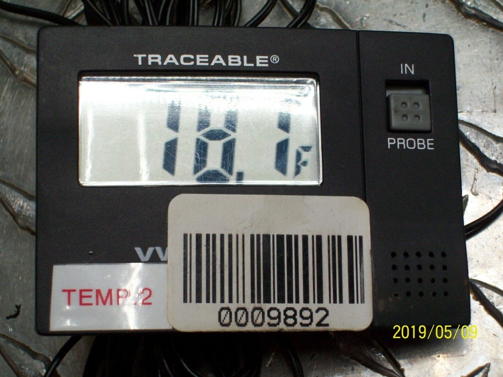 TRACEABLE DIGITAL THERMOMETER FAHRENHEIT or CELCIUS w PROBE