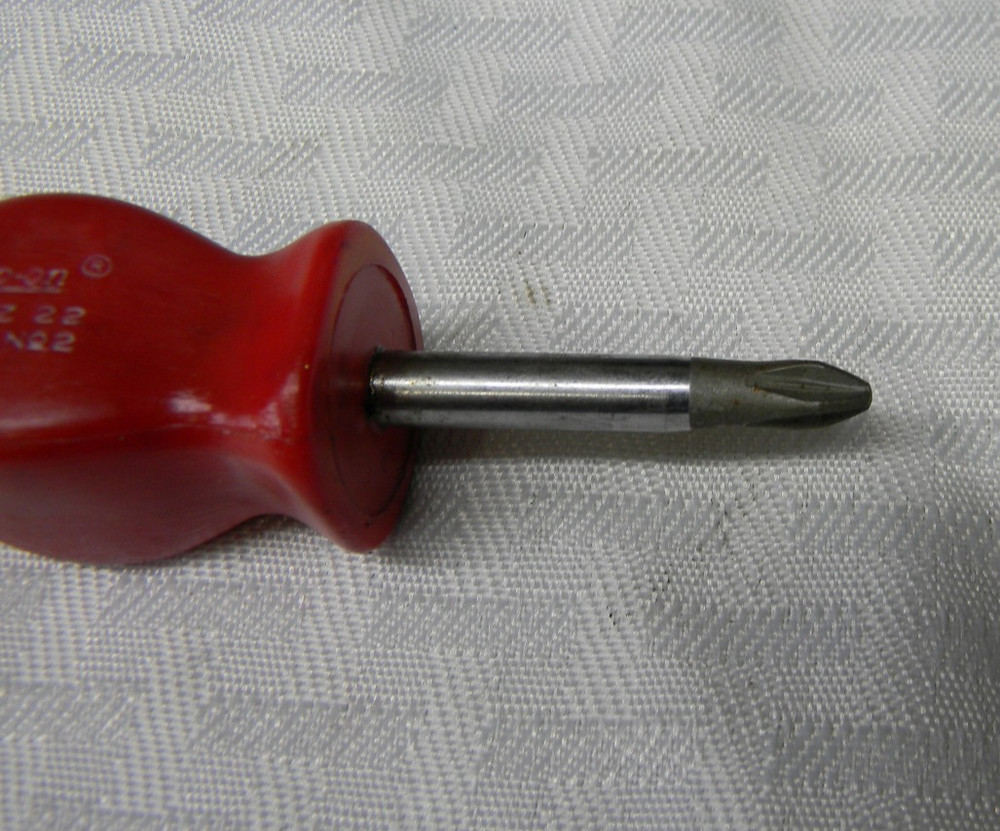 SNAP-ON RED HARD HANDLE PHILLIPS #2 TIP STUBBY SCREWDRIVER #SSDZ22