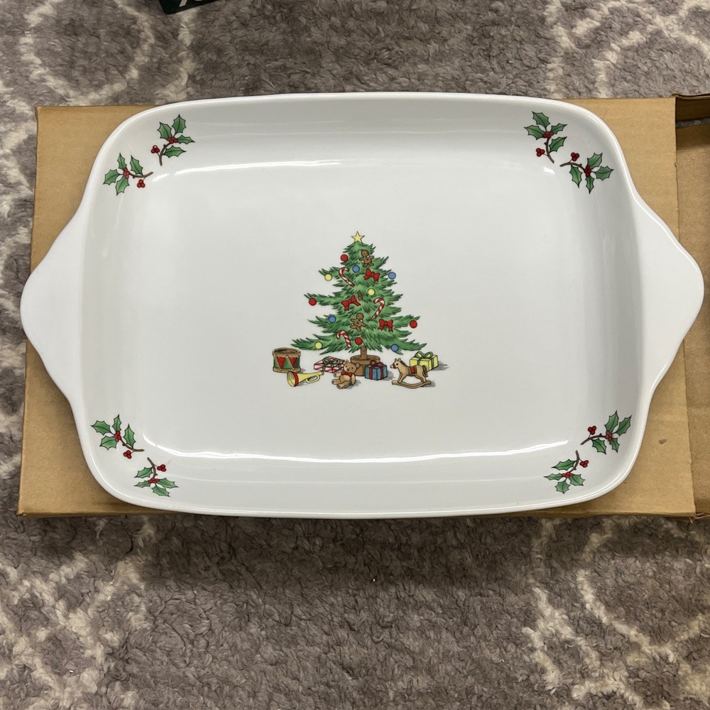 Holiday Hostess 2 Quart Baker Christmas