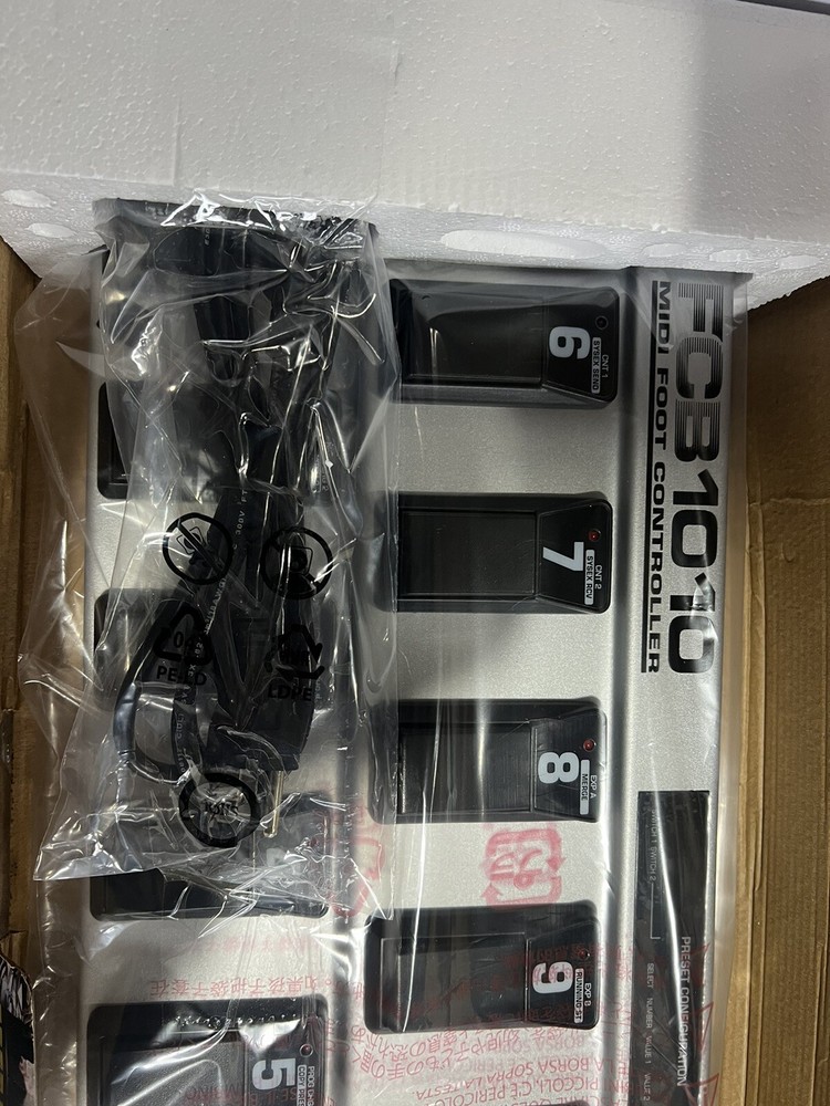 Behringer FCB1010 MIDI Foot Controller W / 2 Expression Pedals