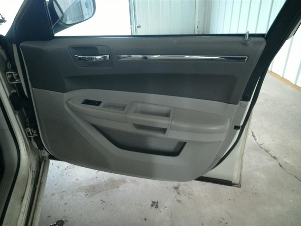 300 2010 High Mounted Stop Light 104795734