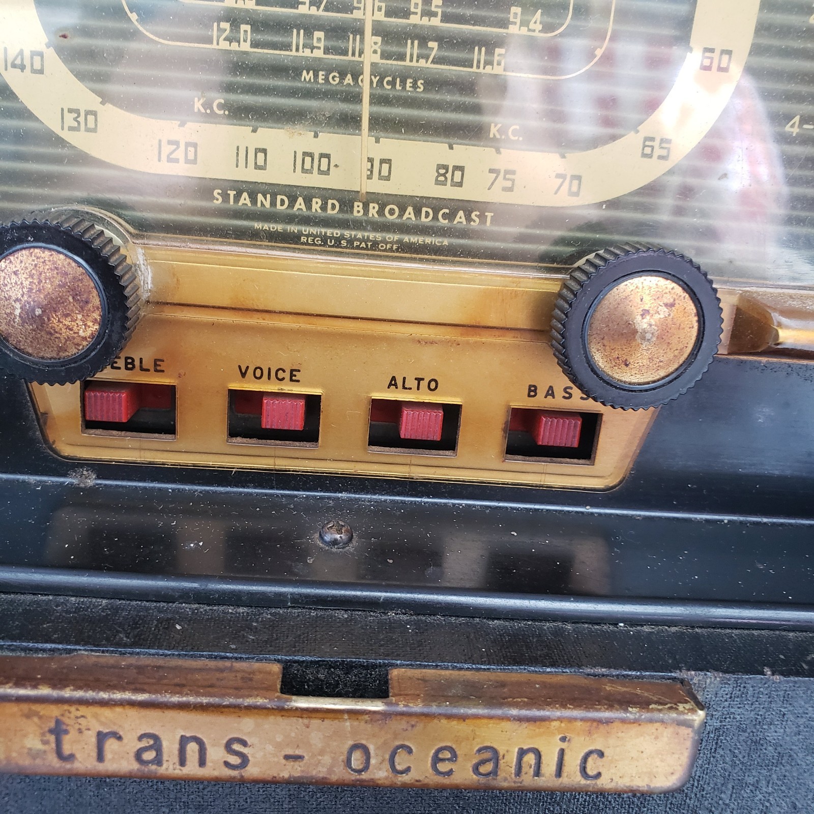 Zenith Trans-Oceanic Portable Shortwave Tube Radio 1950's Power Up