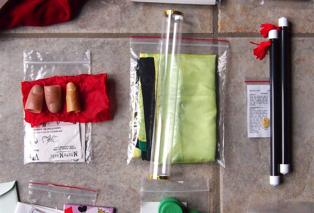 Deluxe Magic Kit - 23 Complete Magic Tricks