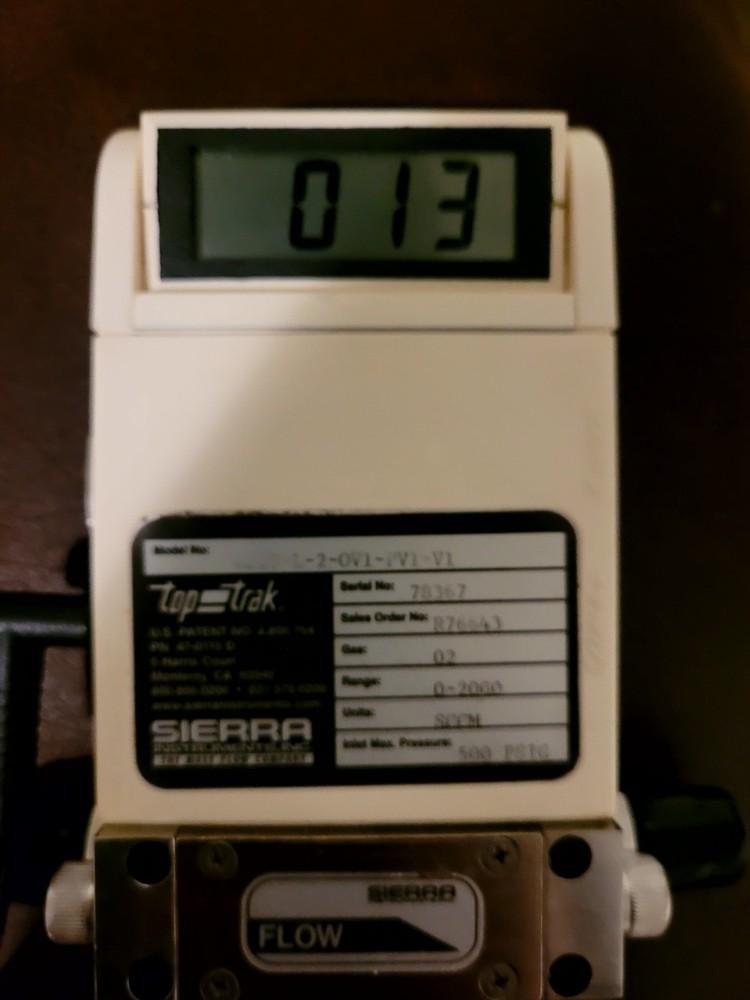 Sierra Instruments 822S TopTrak Mass Flow Meter 0-2000 SCCM O2 Oxygen