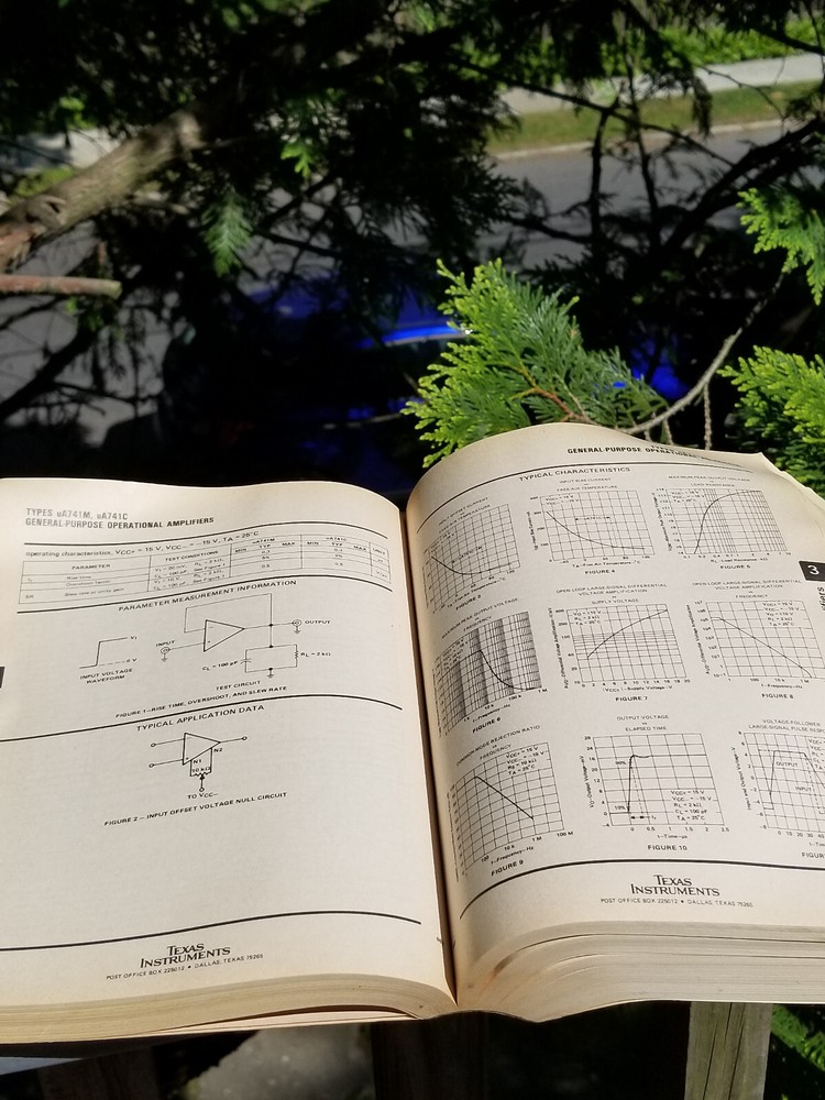 VINTAGE TEXAS INSTRUMENTS BOOK DATA ELECTRONIC MANUAL LINEAR CIRCUITS DATA 1984