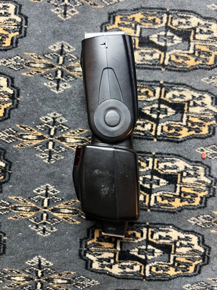 Nikon Speedlight SB-700 Flash