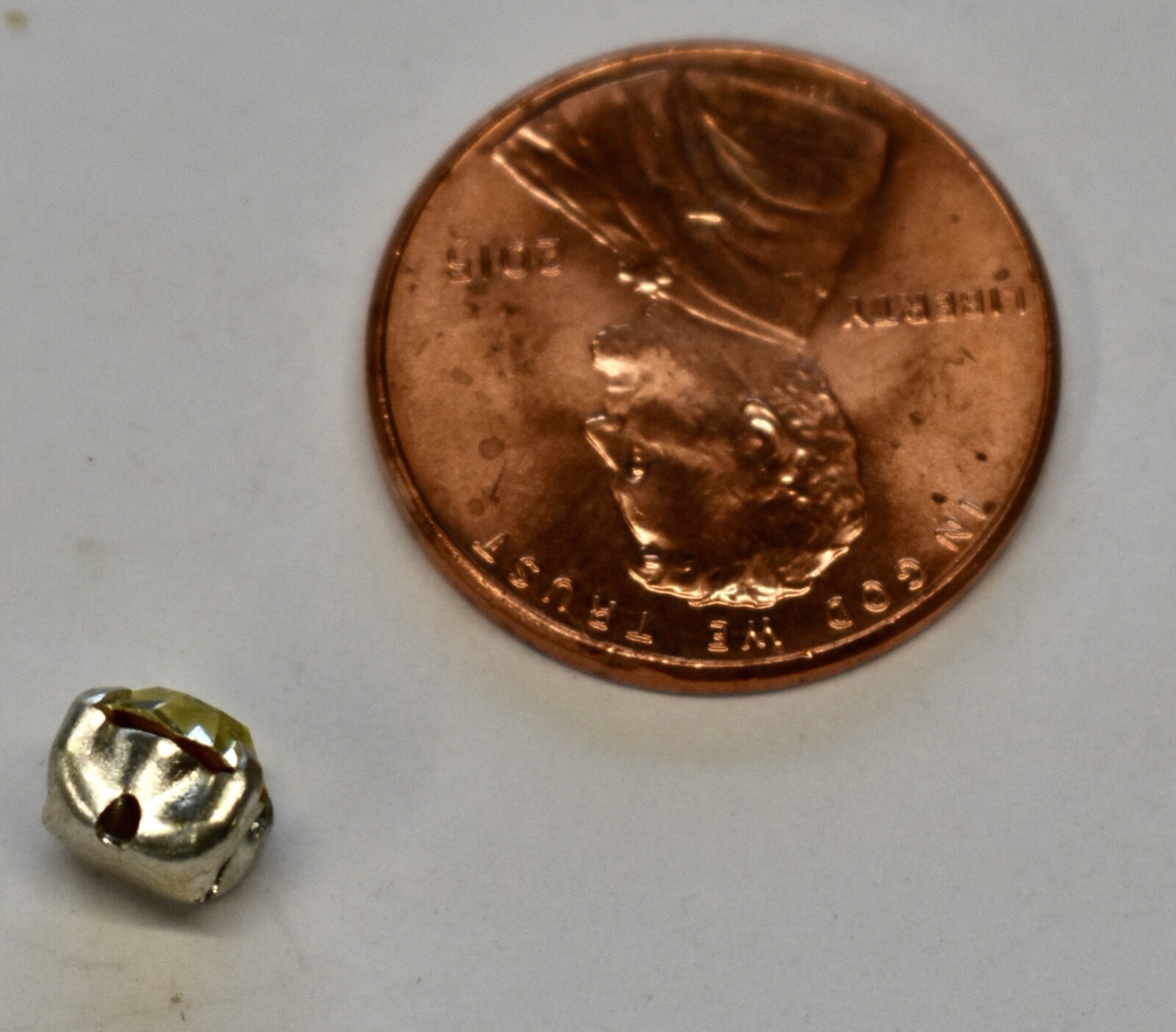 VINTAGE JONQUIL YELLOW SWAROVSKI RHINESTONE SEW ON BEAD SILVER SETTINGS 5.5mm