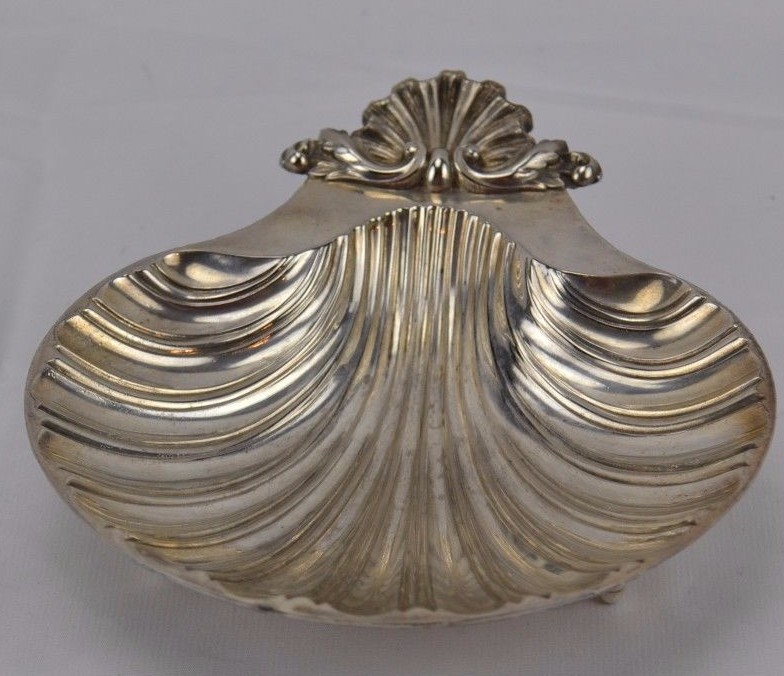 PRE-OWNED SILVER PLATE COPY OF A SHEFFIELD DESIGN SHELL FOOTED CATCH-ALL DISH