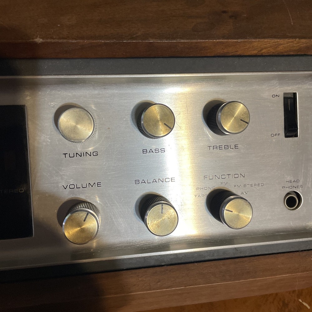 Harman Kardon One Thirty Powers on / Only left channel works