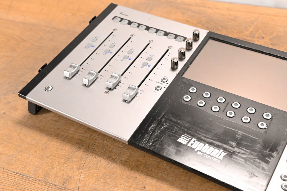 Euphonix MC Control 4-Fader Control Surface (NO POWER SUPPLY) CG01FGD
