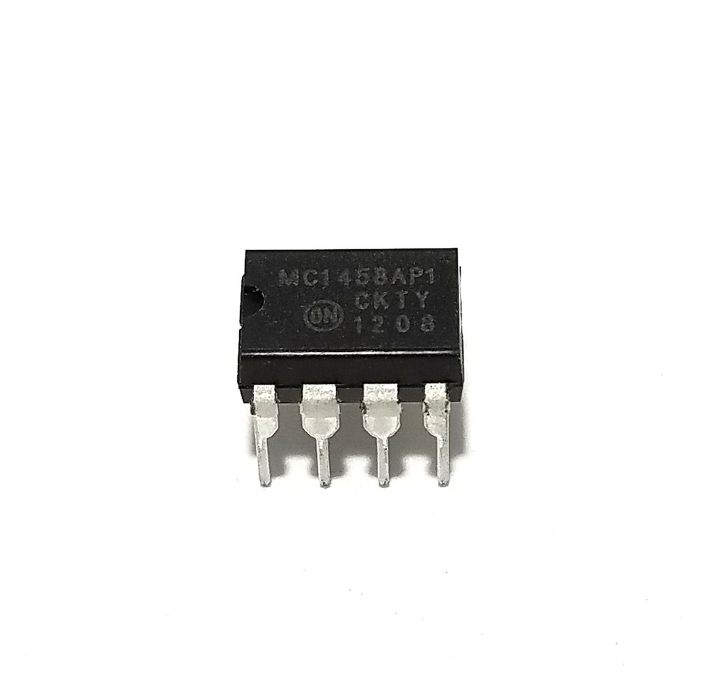 1PCS MC1458P MC1458 + Socket - Dual Operational Amplifier IC