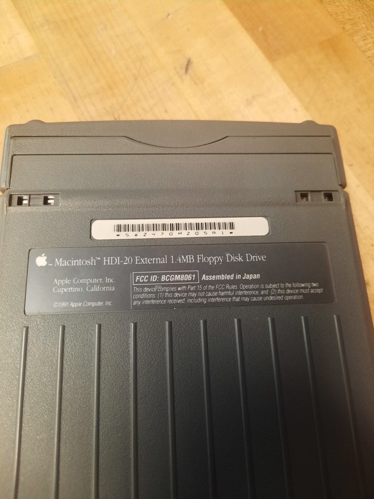 Macintosh HDI-20 External 1.4MB Floppy Disk Drive. UNTESTED SOLD AS IS.