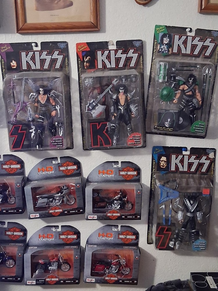 Kiss Dolls