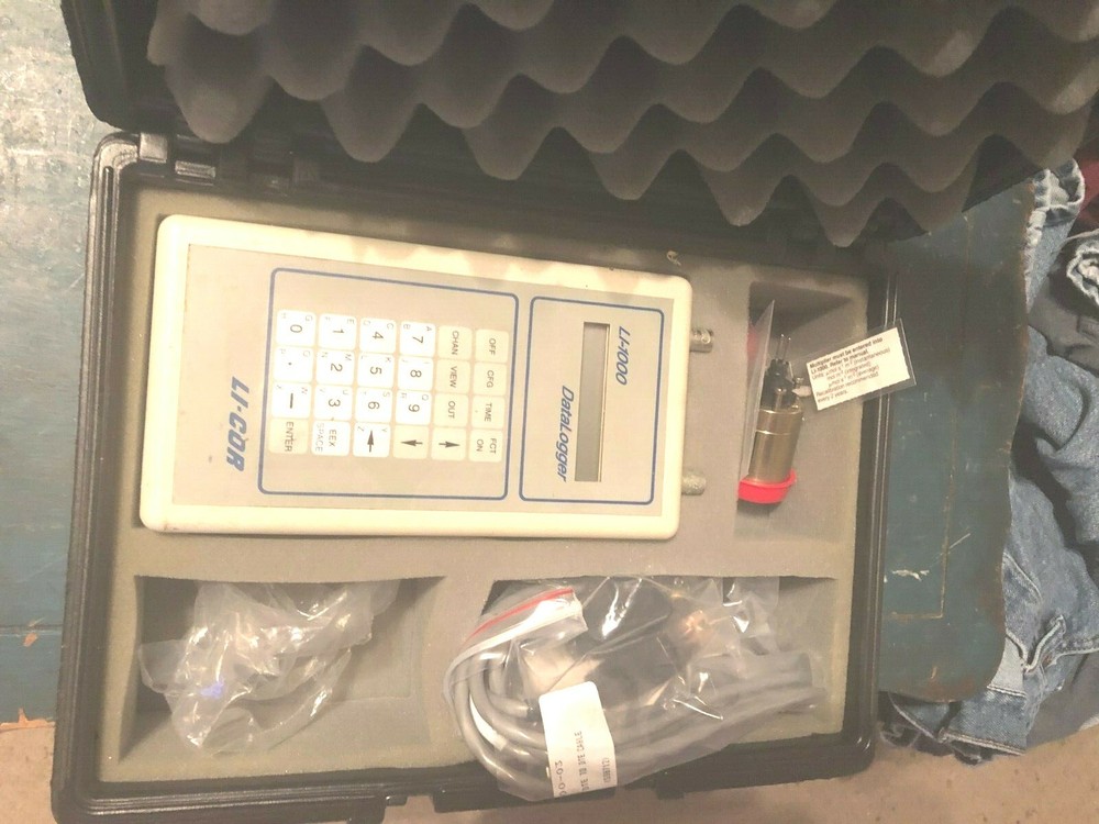 Li-Cor LI-1000 Data Logger w/CABLES AND UW QUANTUM UWQ 3649 SENSOR PLASTIC CASE