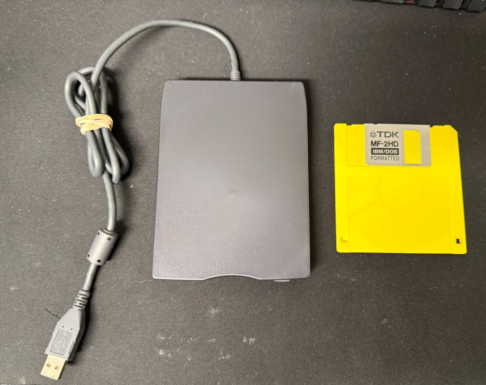 Dell External Floppy Drive Module Model FD-05PUB with 17 Floppy Disks TESTED