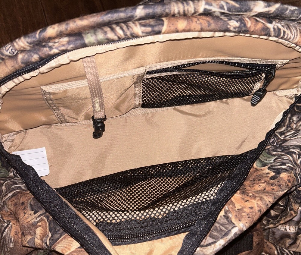 Cabela’s heavy duty hunting camo day pack / backpack large Lumbar Pack